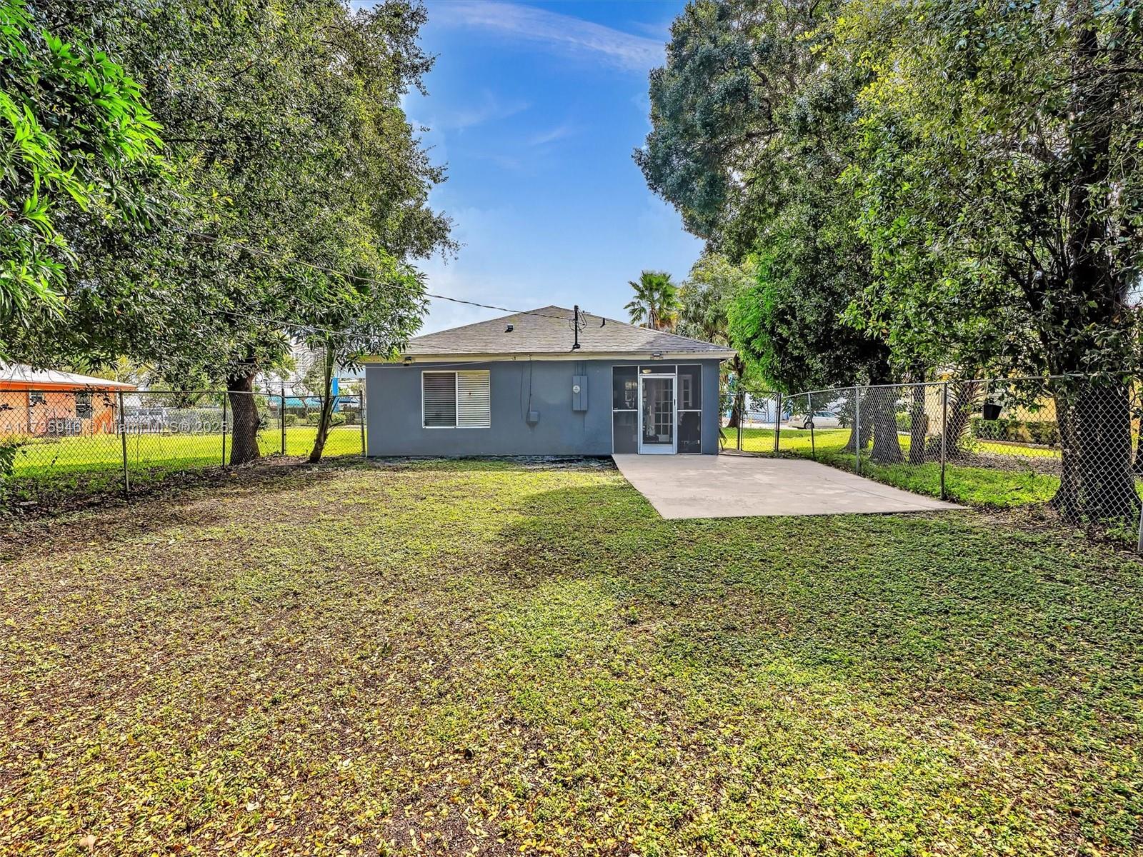823 NW 2nd St