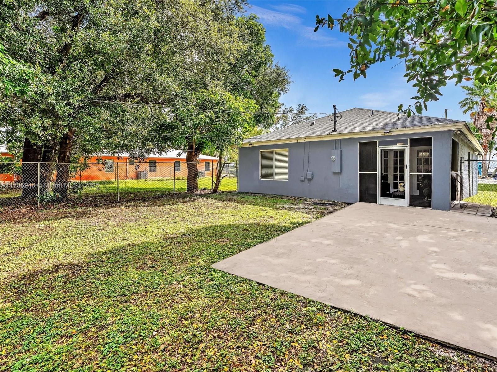 823 NW 2nd St
