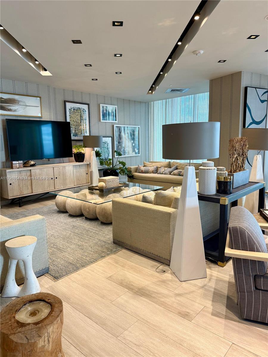 2900 NE 7th Ave # 2101