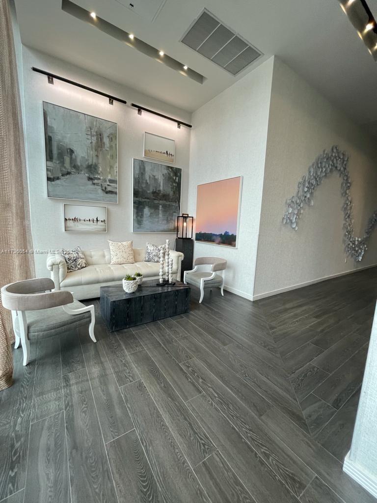 2900 NE 7th Ave # 2101