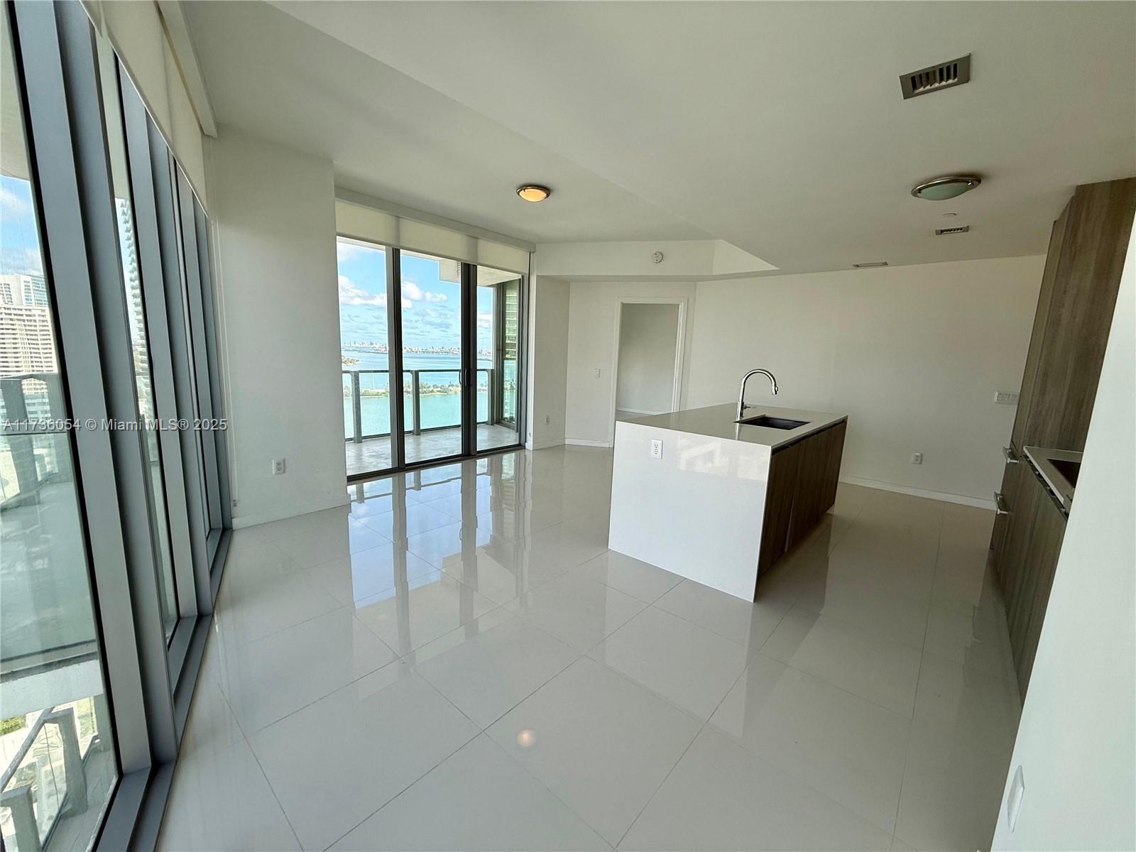 2900 NE 7th Ave # 2101