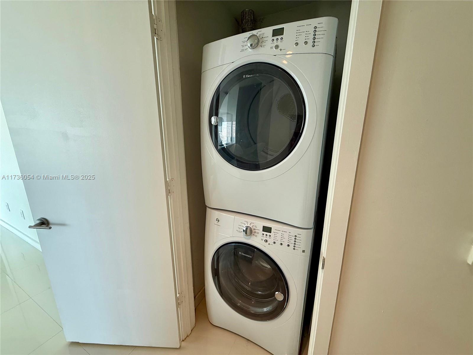 2900 NE 7th Ave # 2101