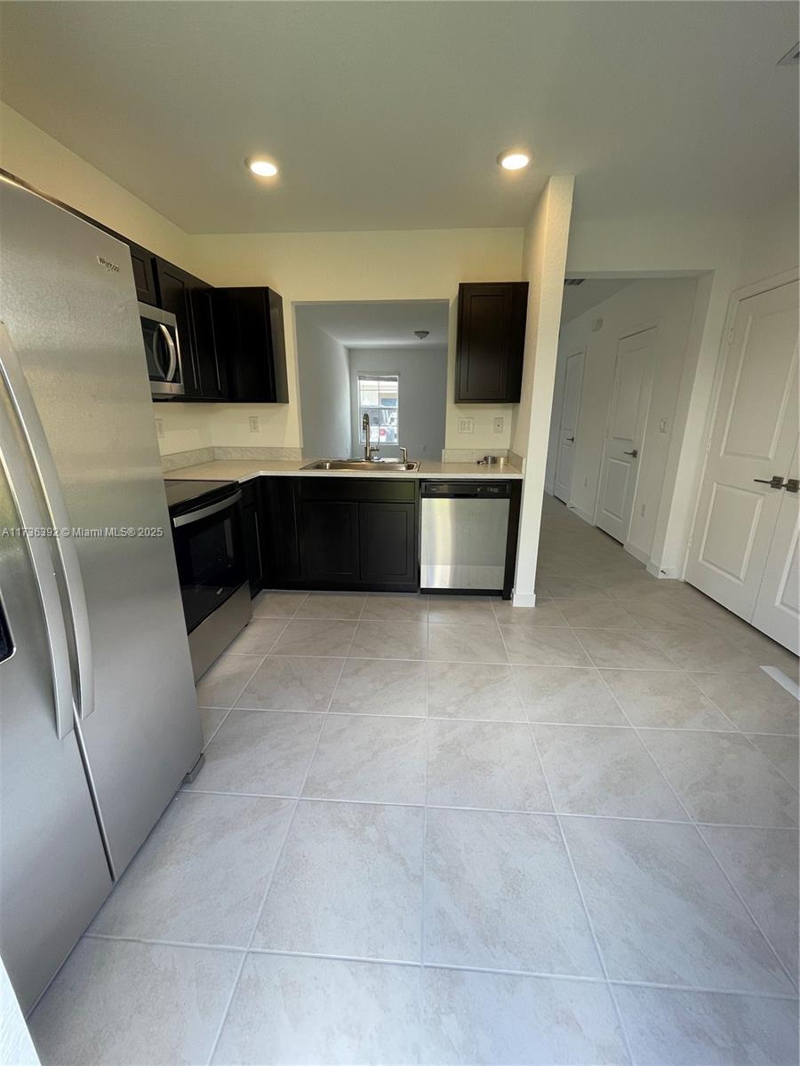552 NE 4th Ln # 552