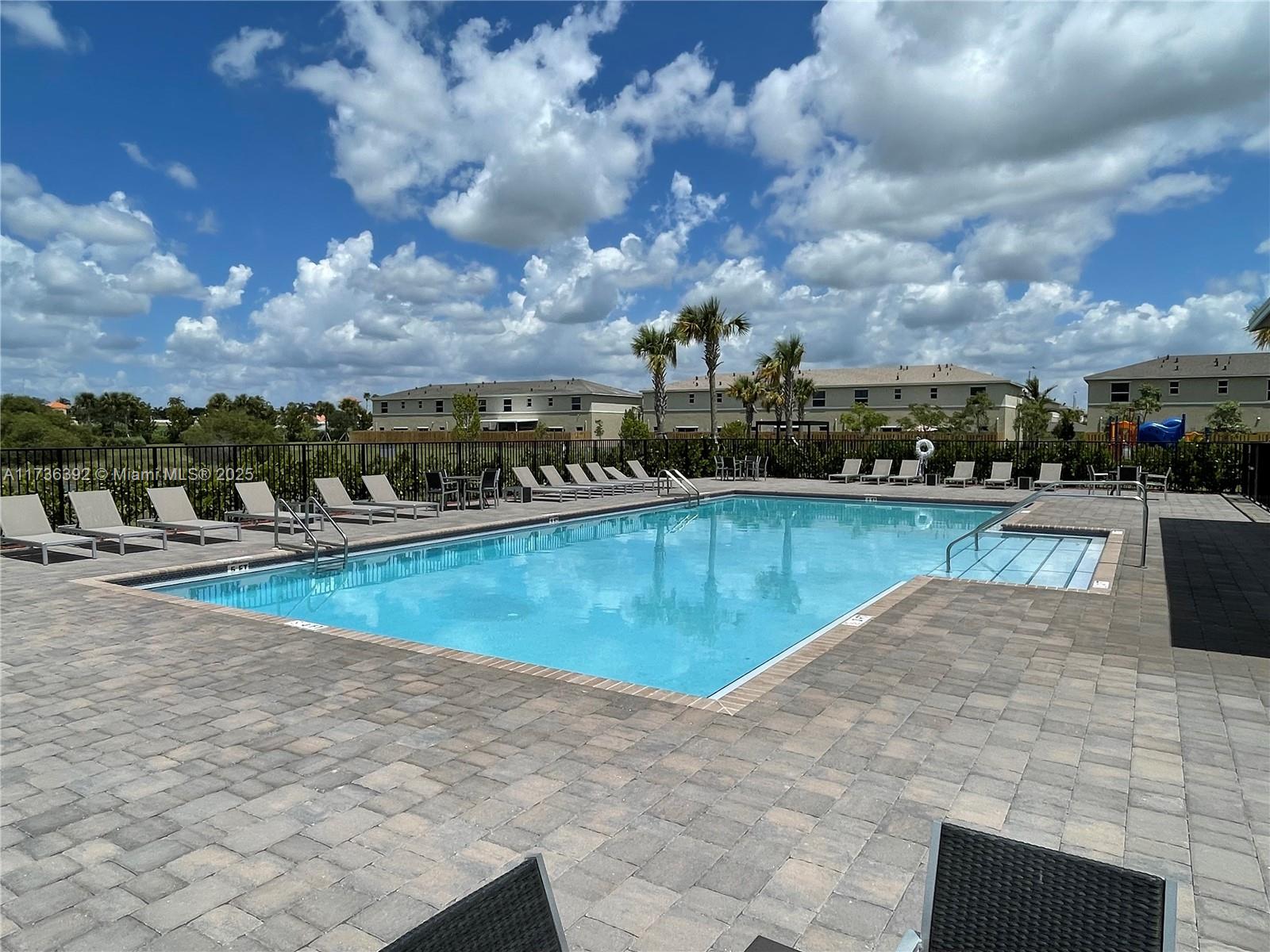 552 NE 4th Ln # 552