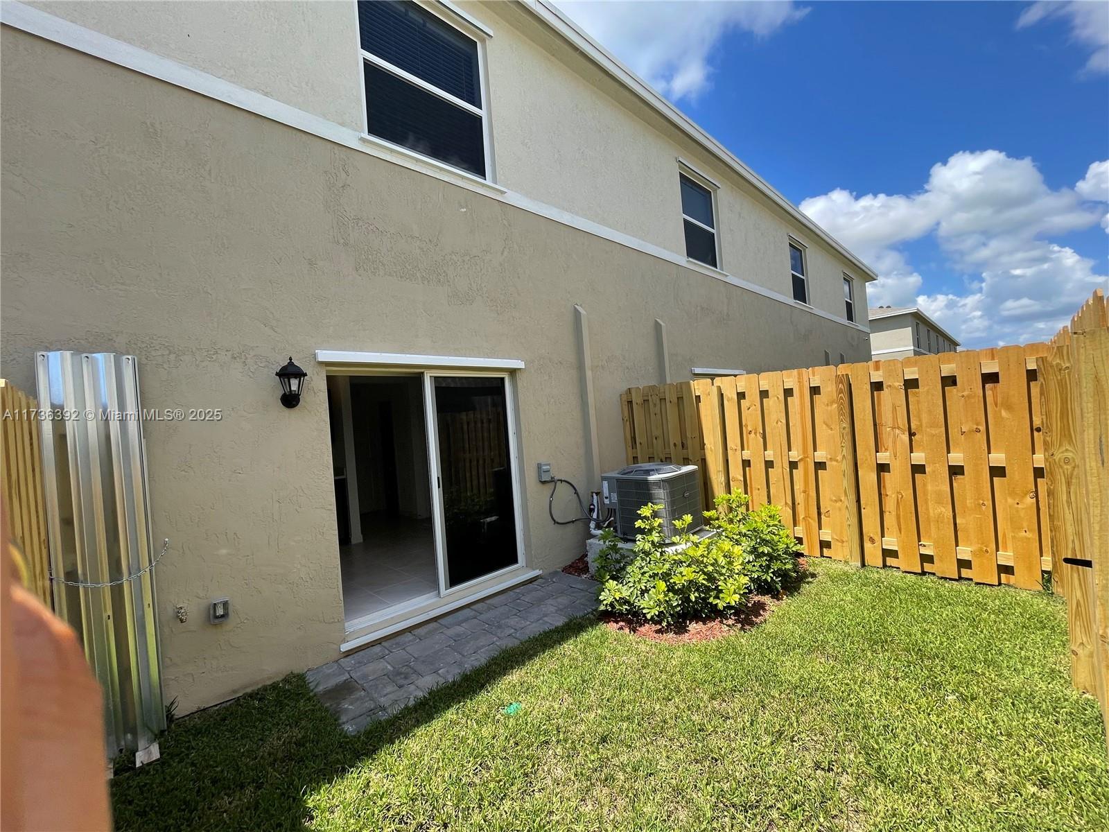 552 NE 4th Ln # 552