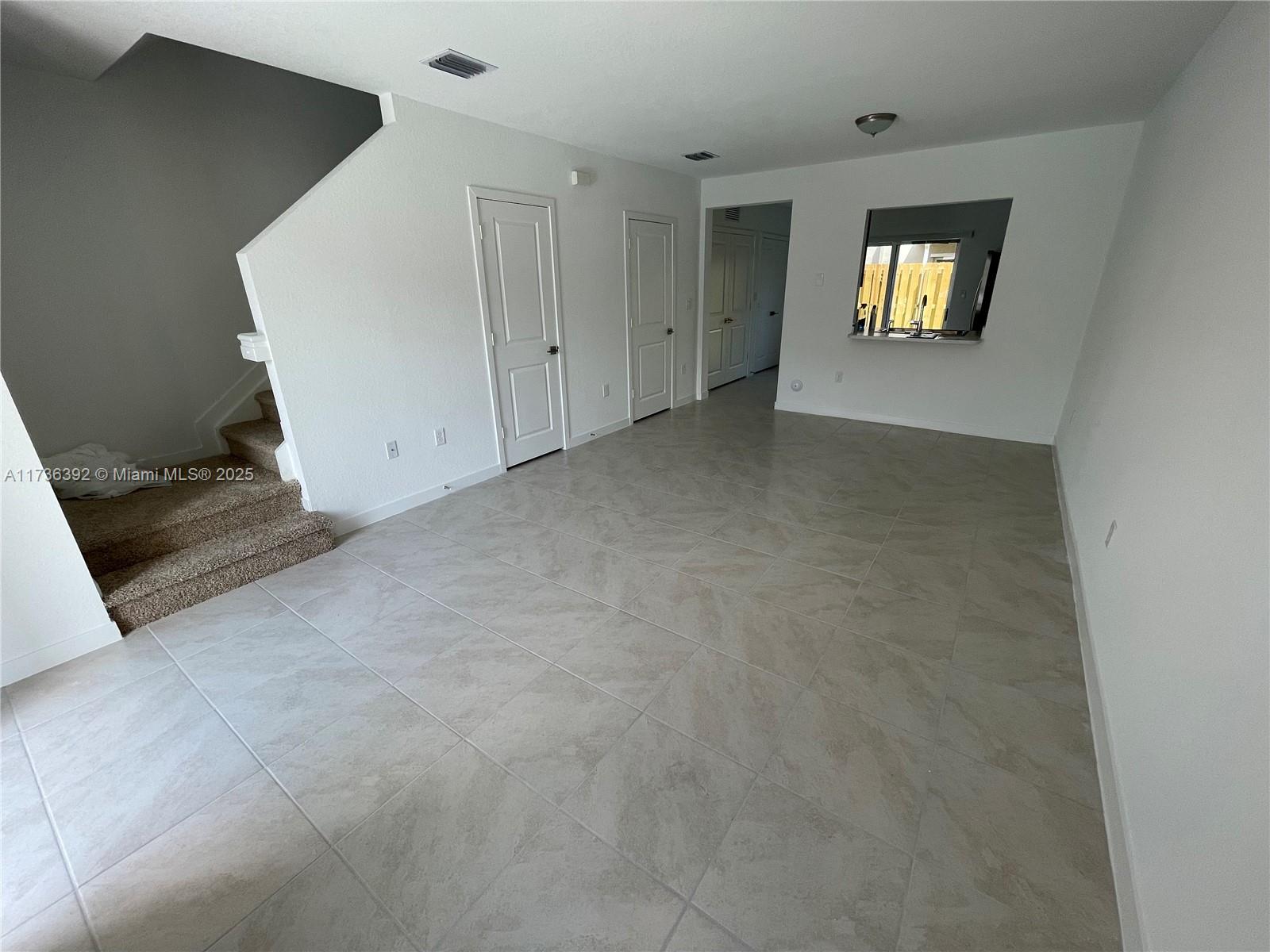 552 NE 4th Ln # 552