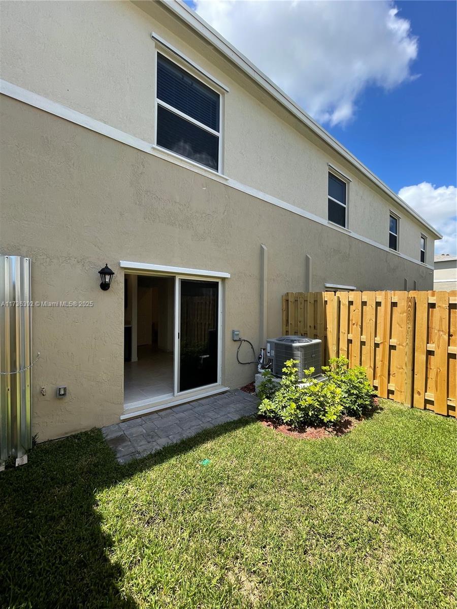 552 NE 4th Ln # 552