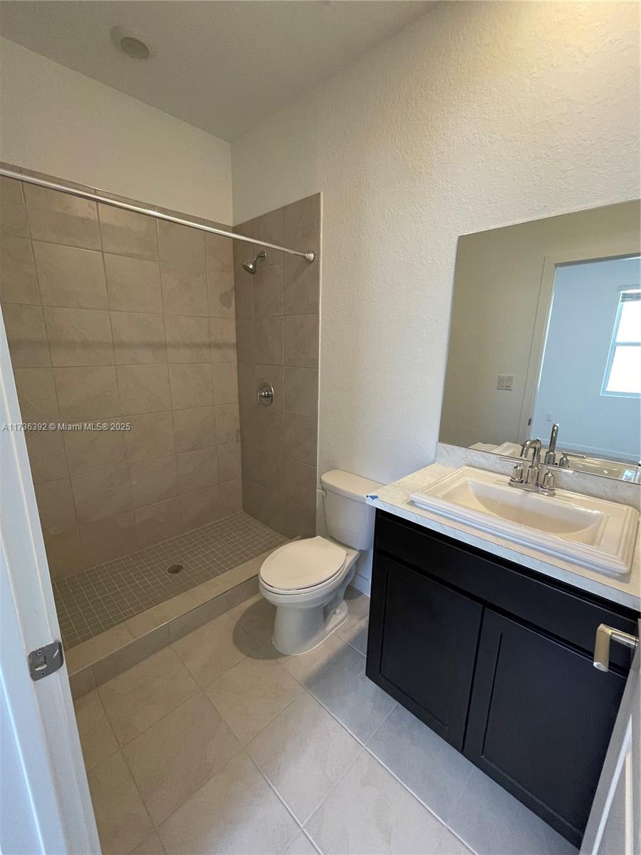 552 NE 4th Ln # 552