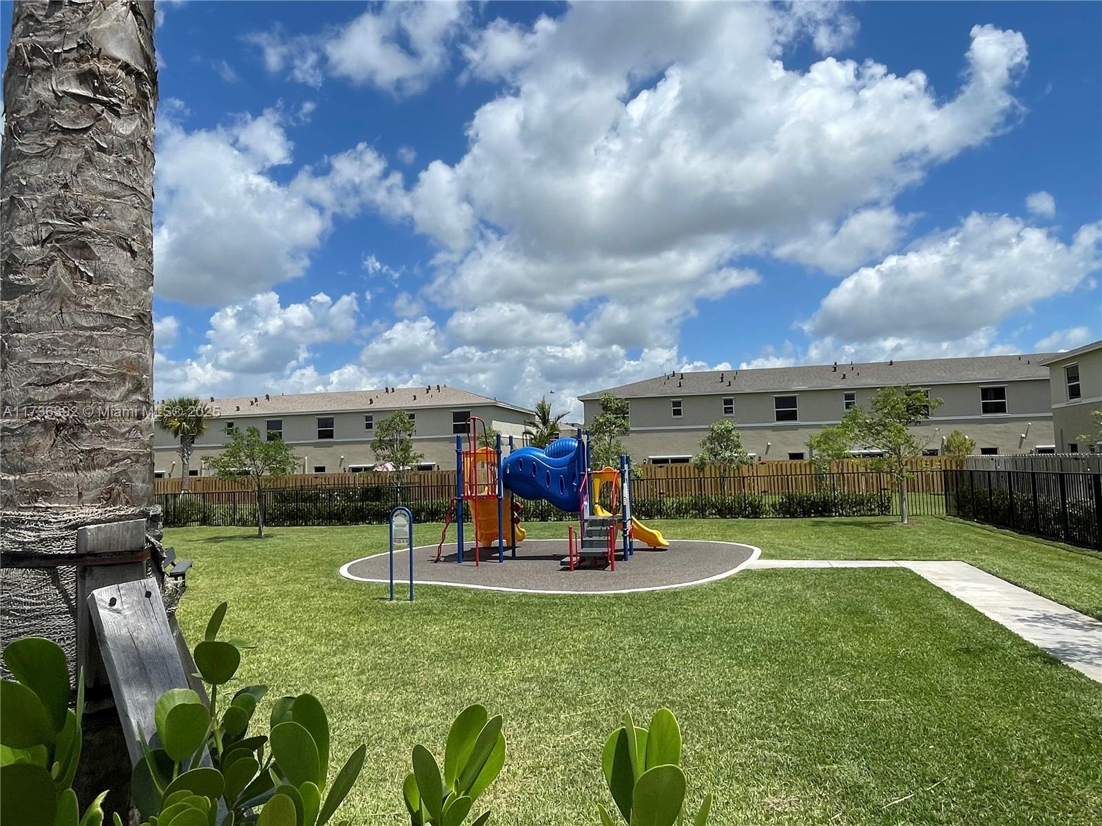 552 NE 4th Ln # 552