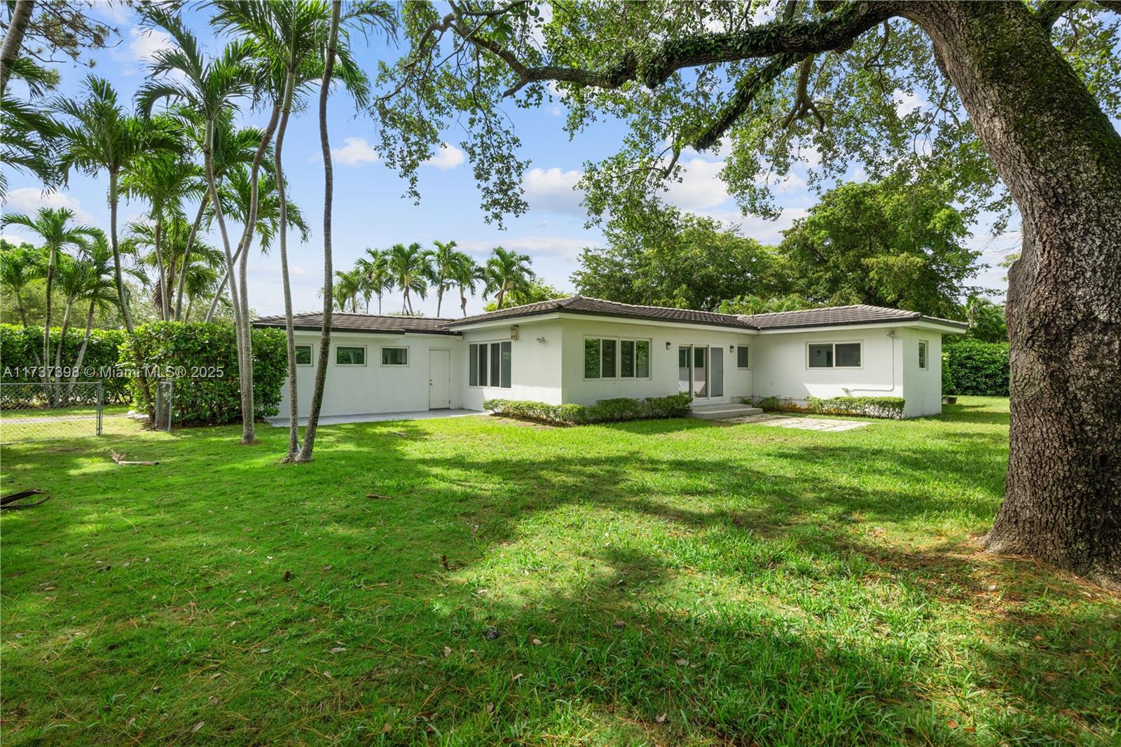 4020 Riviera Dr