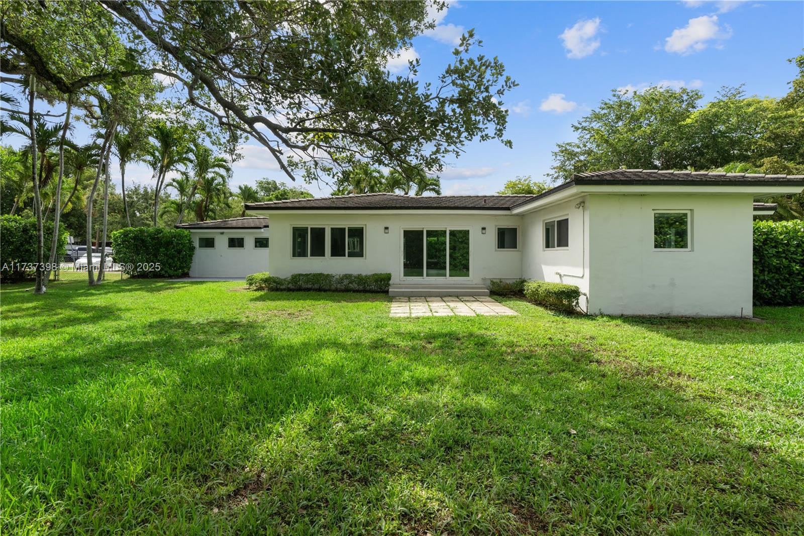 4020 Riviera Dr