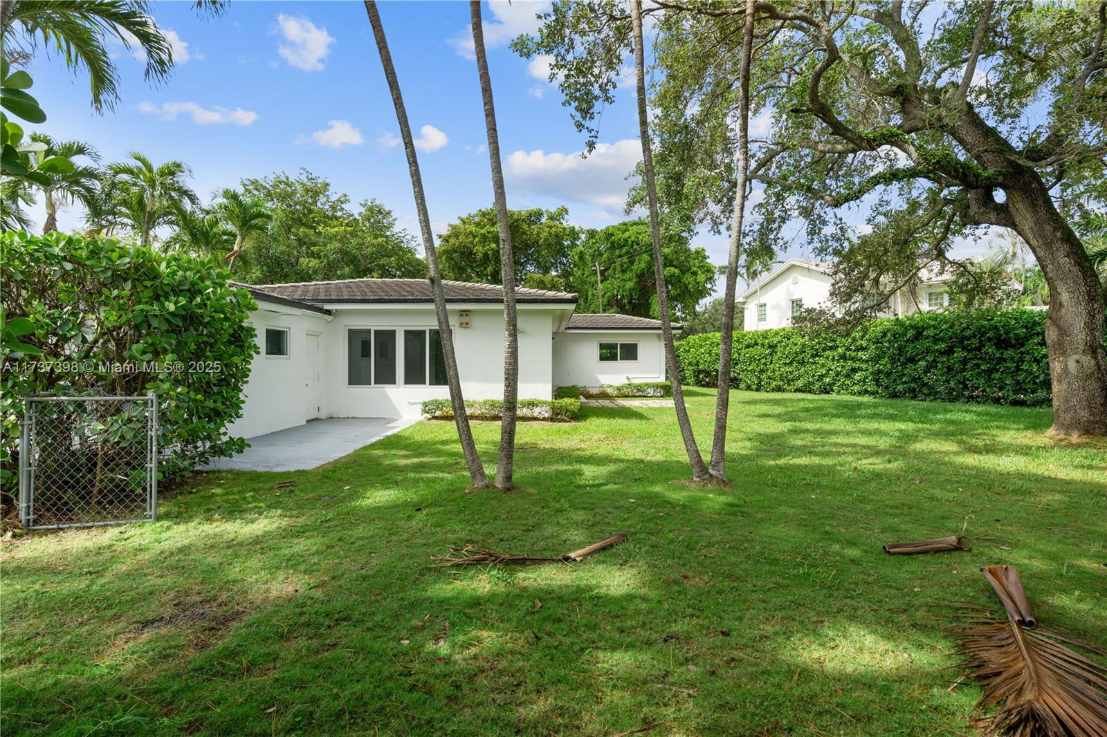 4020 Riviera Dr