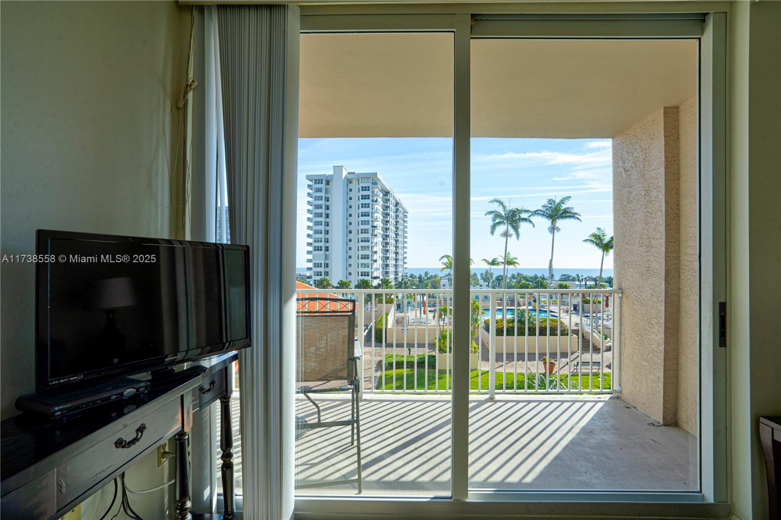 3020 NE 32nd Ave # 817