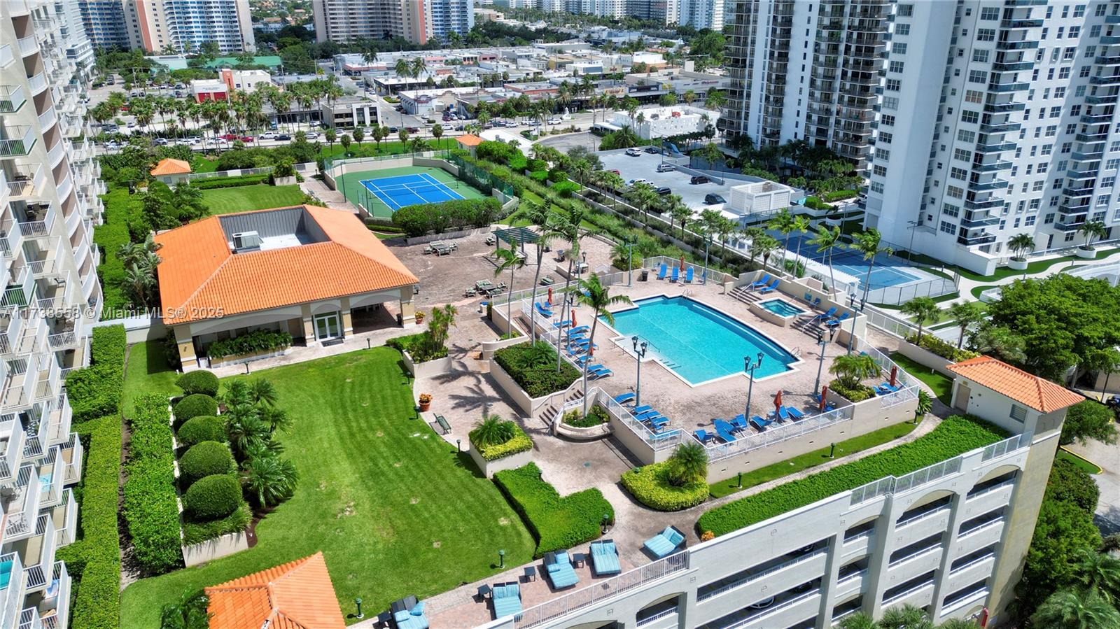 3020 NE 32nd Ave # 817