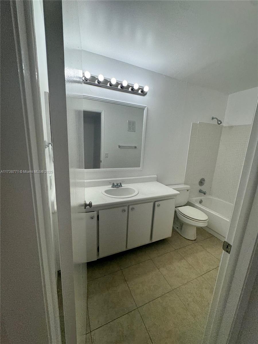 9701 Hammocks Blvd # 106A