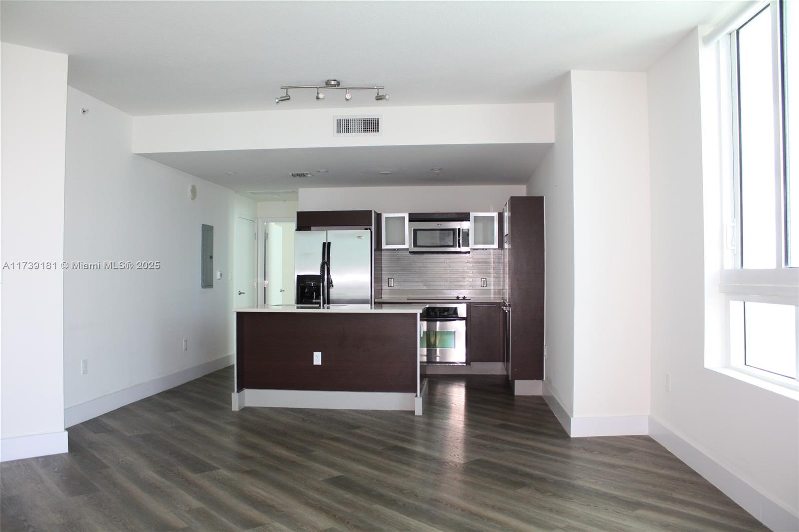 1900 N Bayshore Dr # 2010
