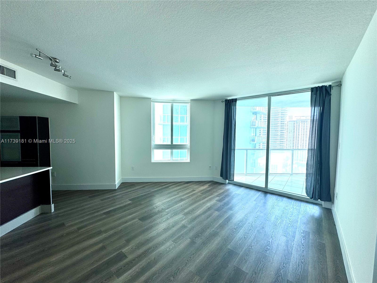 1900 N Bayshore Dr # 2010