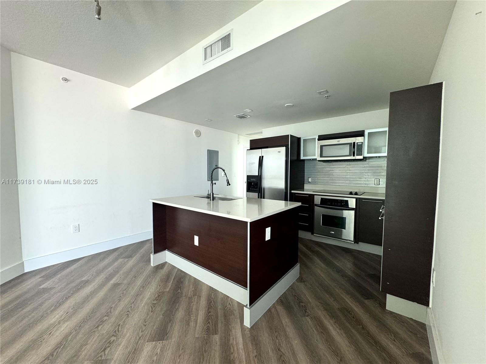 1900 N Bayshore Dr # 2010