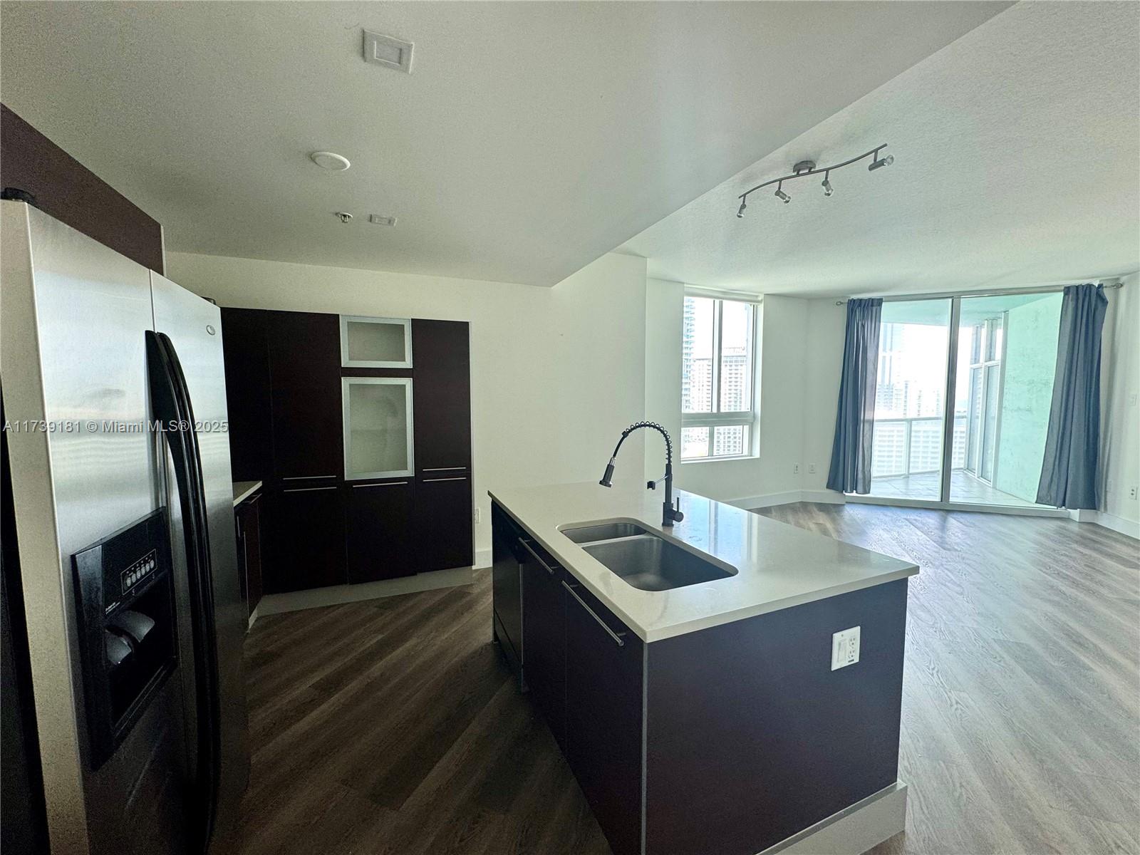 1900 N Bayshore Dr # 2010