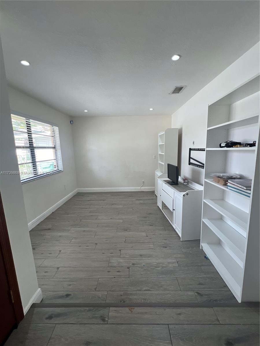 1035 NW 128th Ct