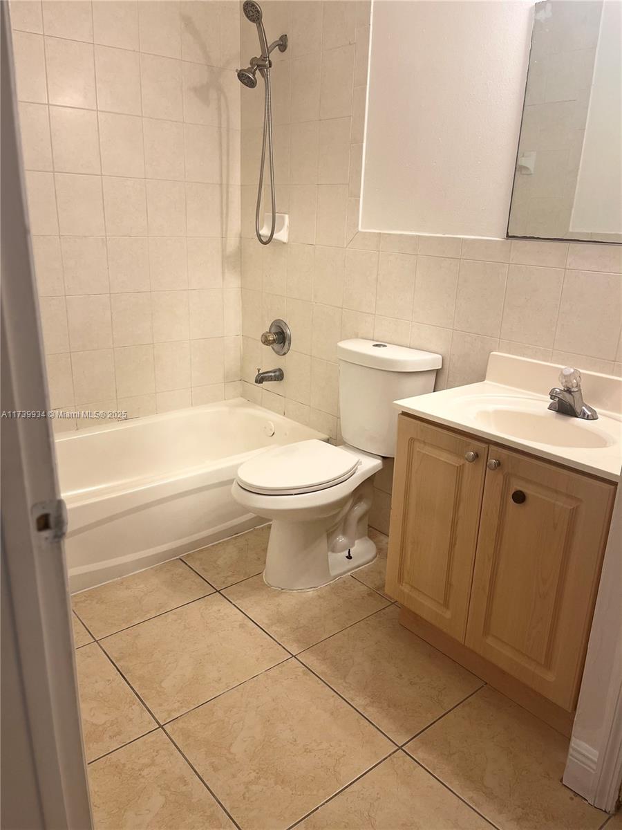 2185 NW 16th Ter # 4