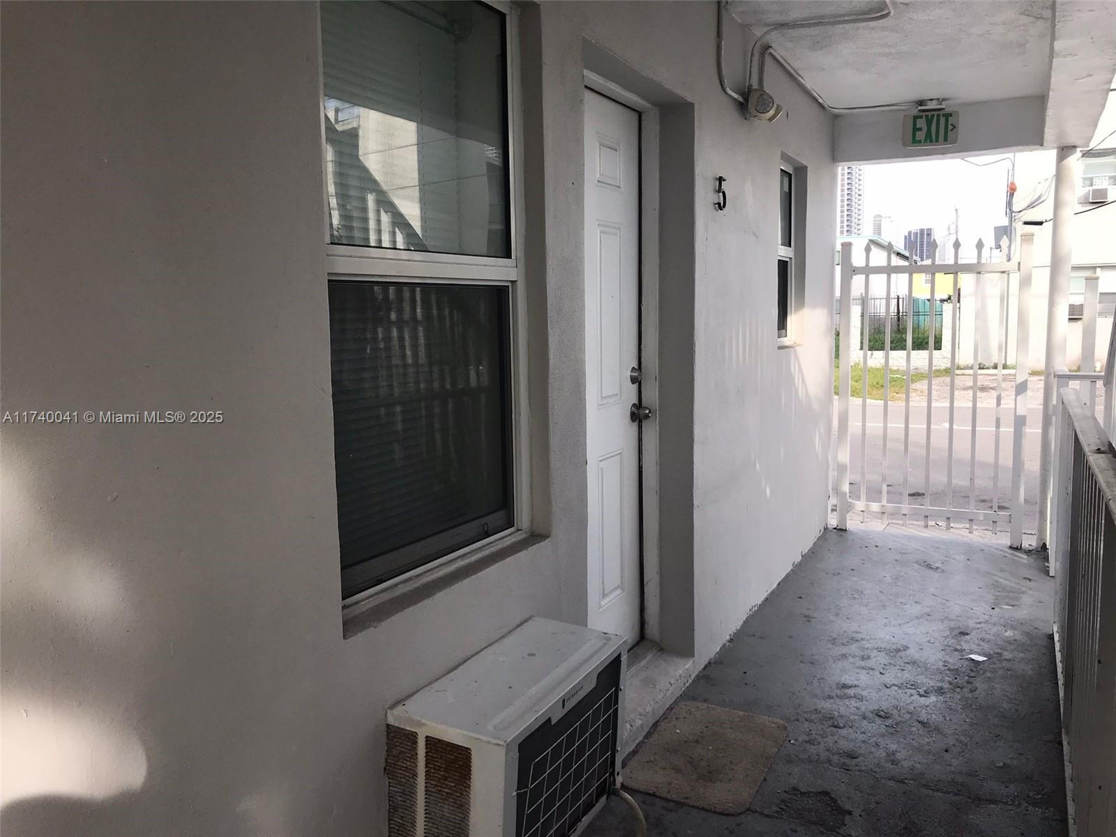 1533 NW 2nd Ave # 5