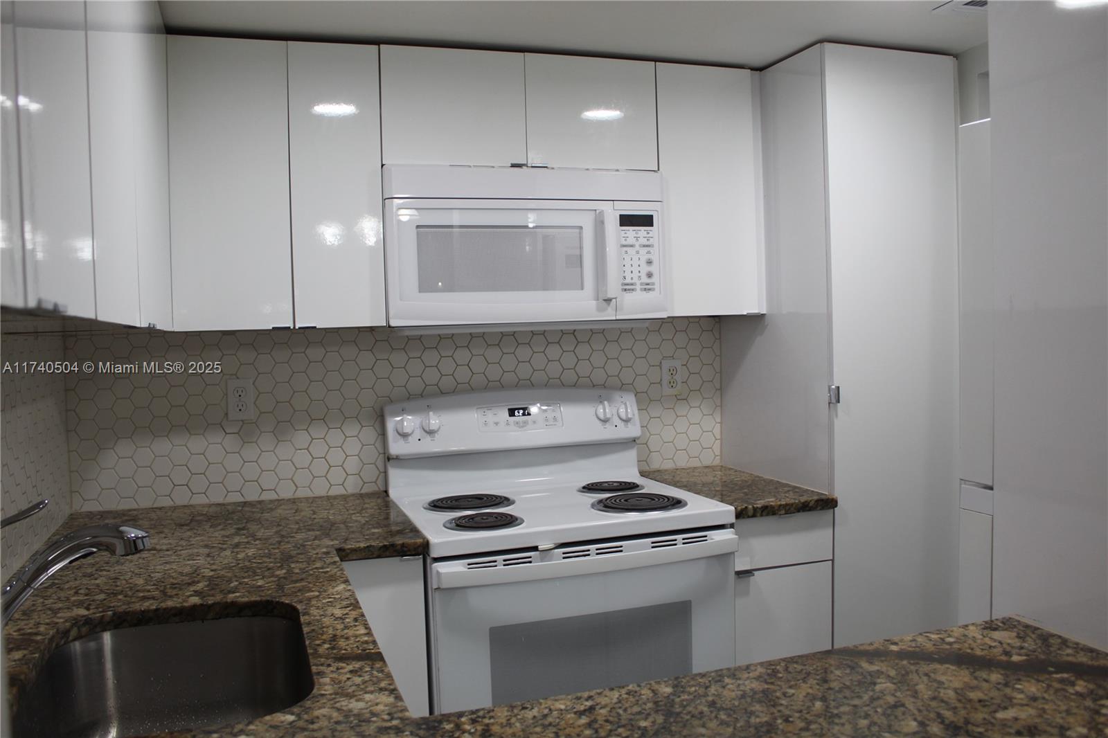 995 SW 84th Ave # 206