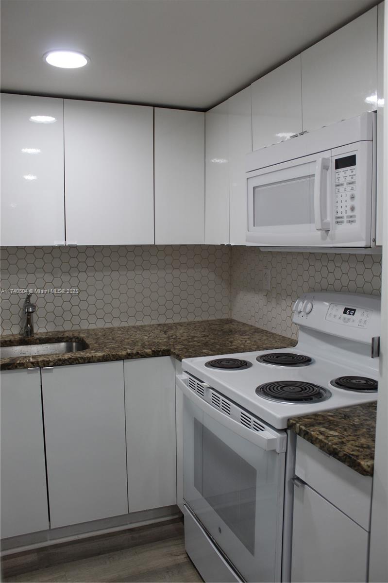 995 SW 84th Ave # 206