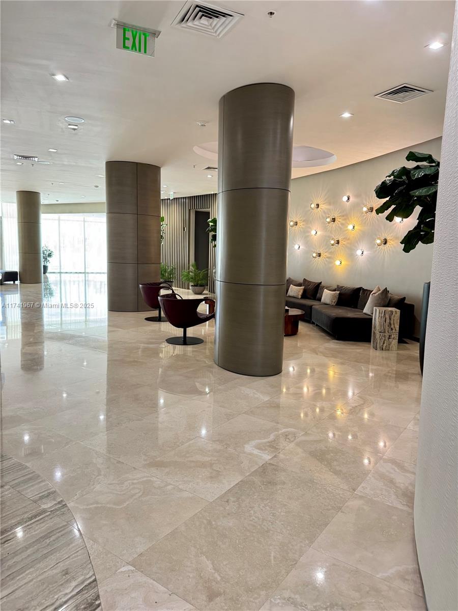 10275 Collins Ave # 316