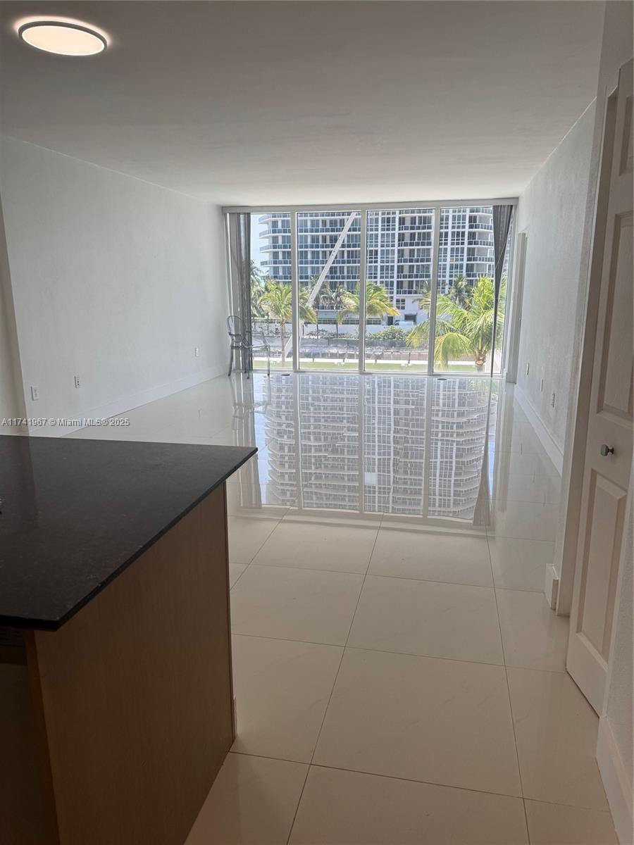 10275 Collins Ave # 316