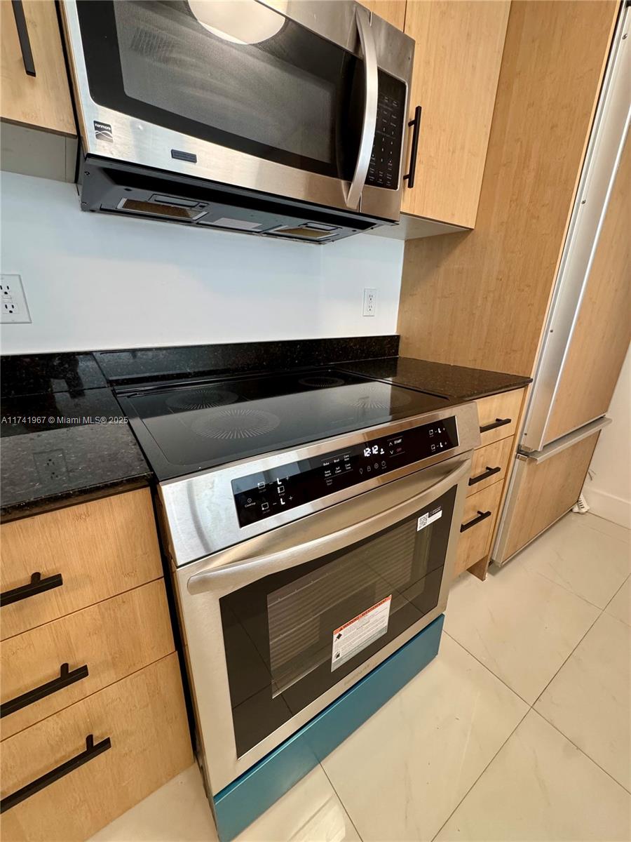 10275 Collins Ave # 316