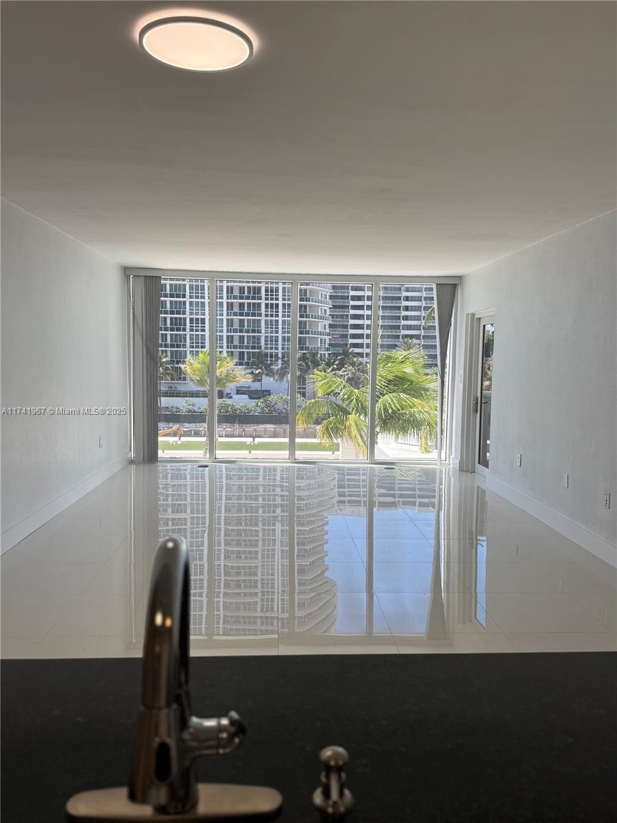 10275 Collins Ave # 316