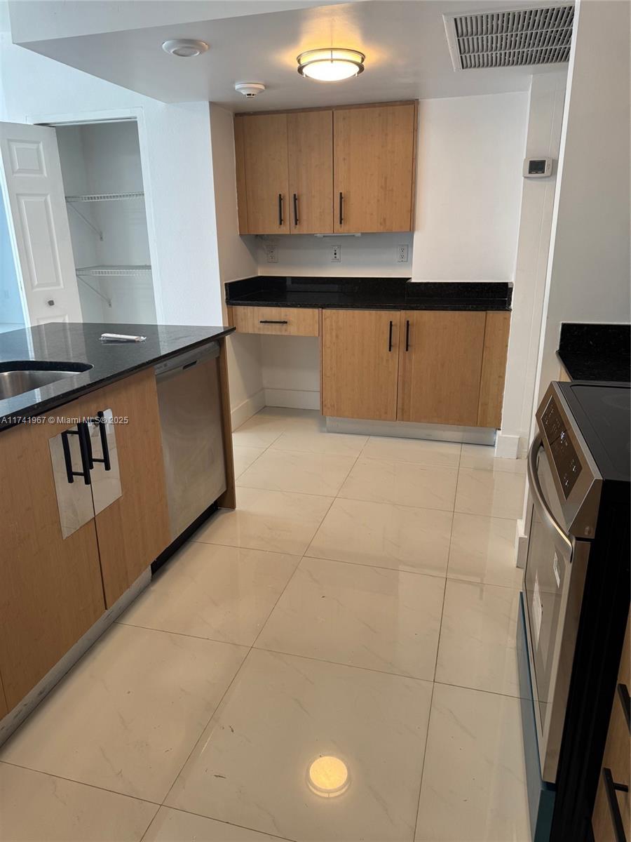 10275 Collins Ave # 316