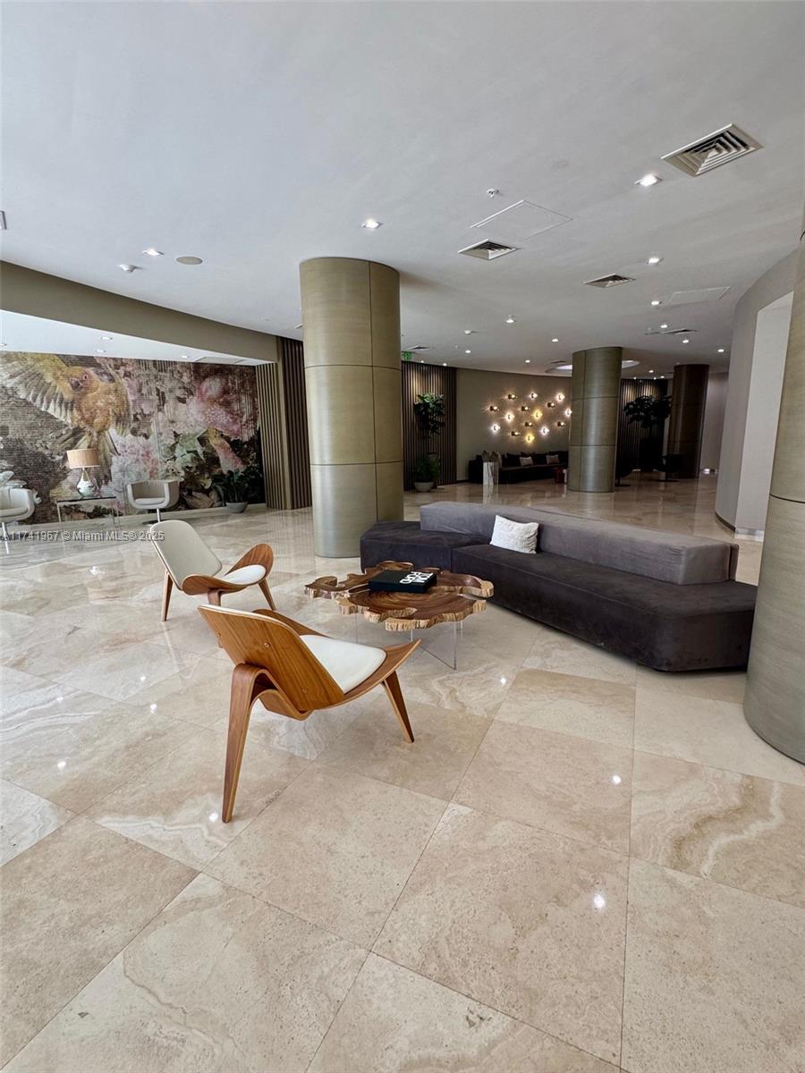 10275 Collins Ave # 316