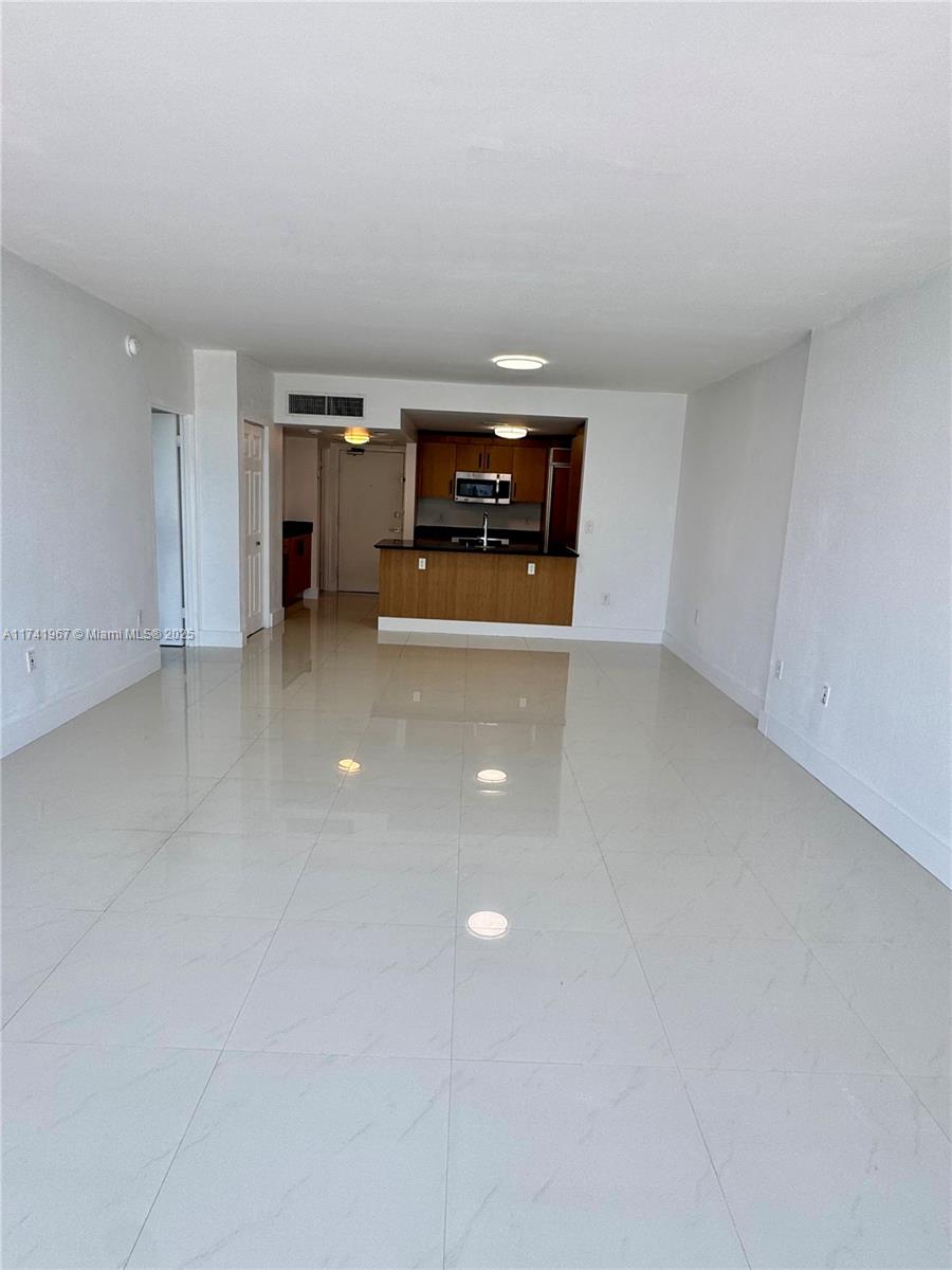 10275 Collins Ave # 316