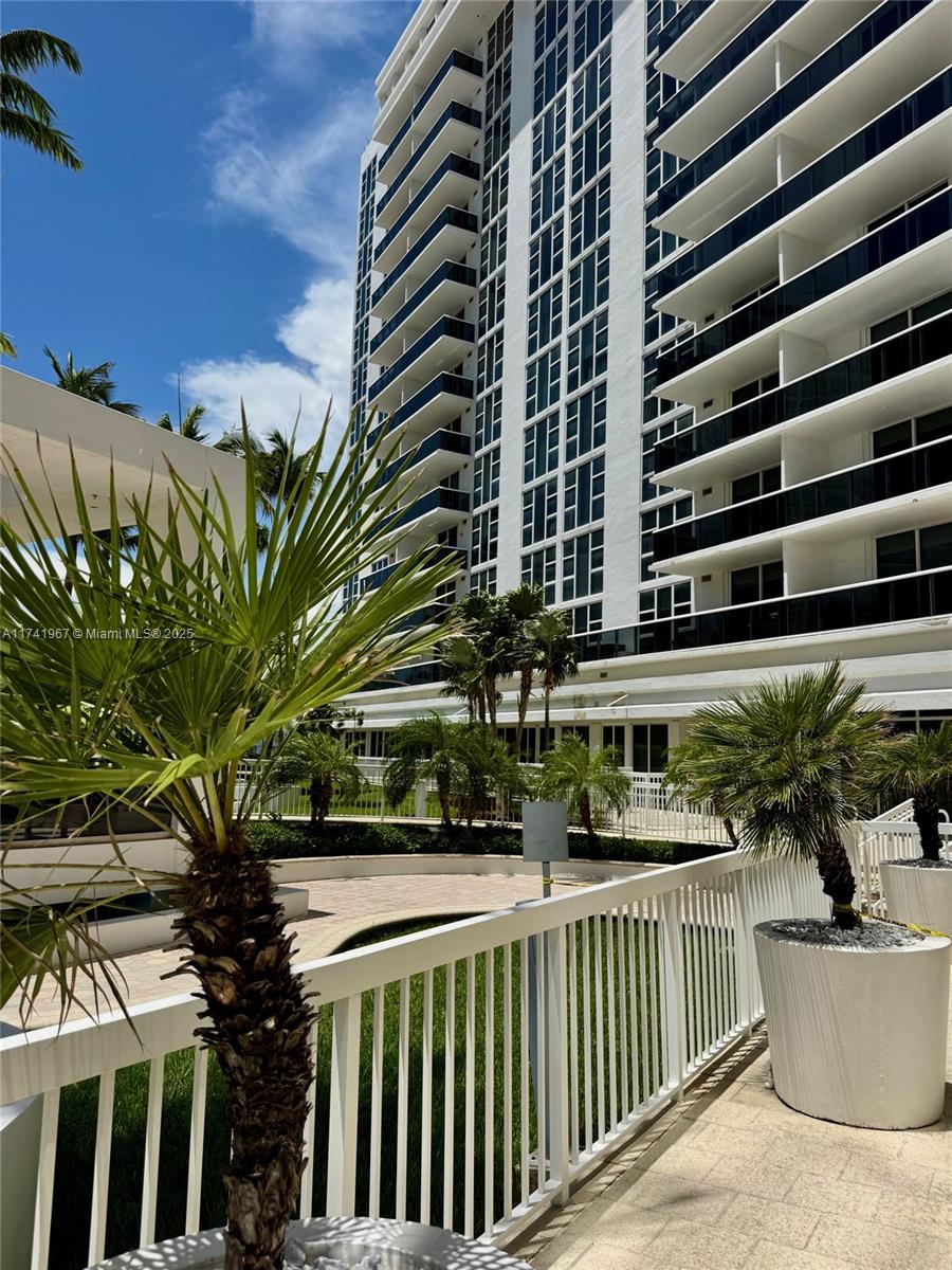 10275 Collins Ave # 316