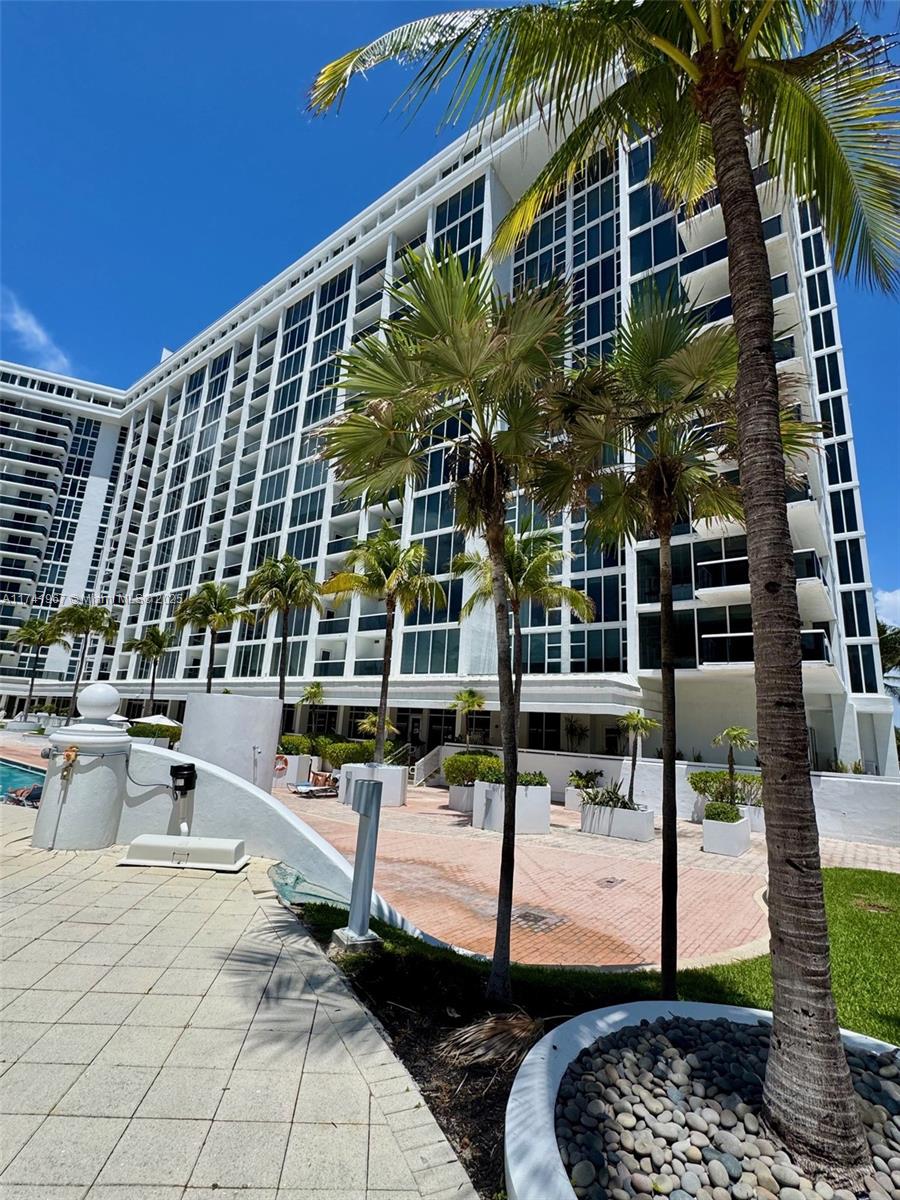 10275 Collins Ave # 316