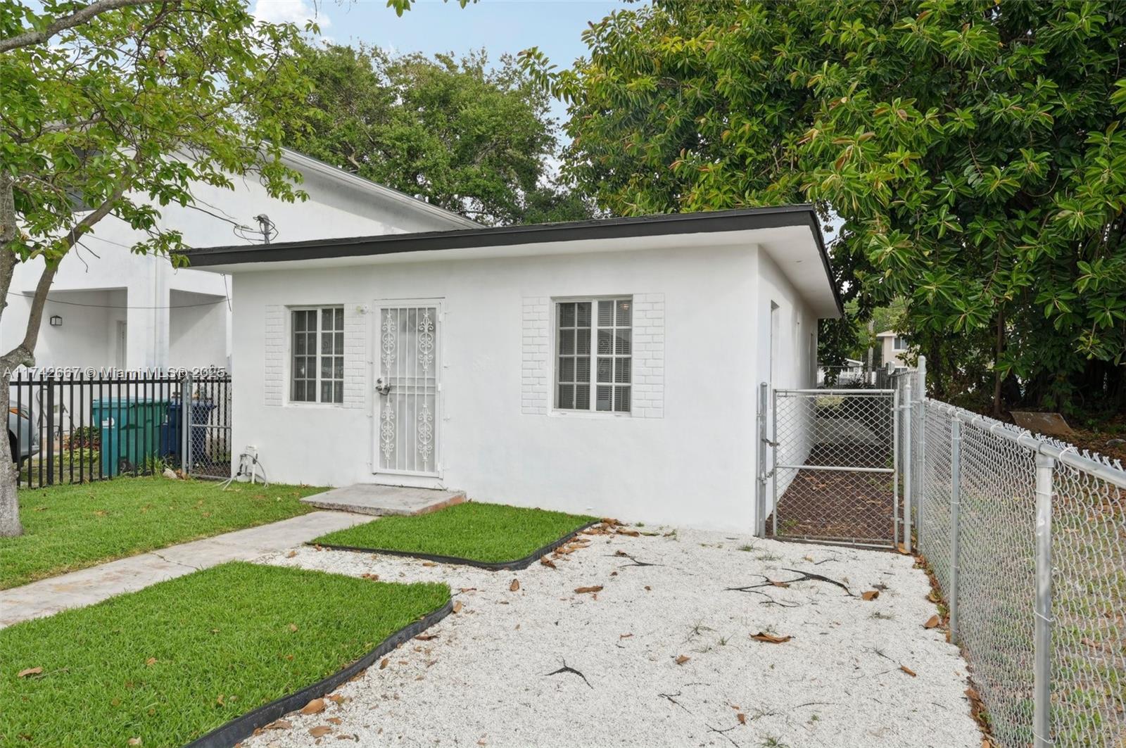3061 NW 44th St