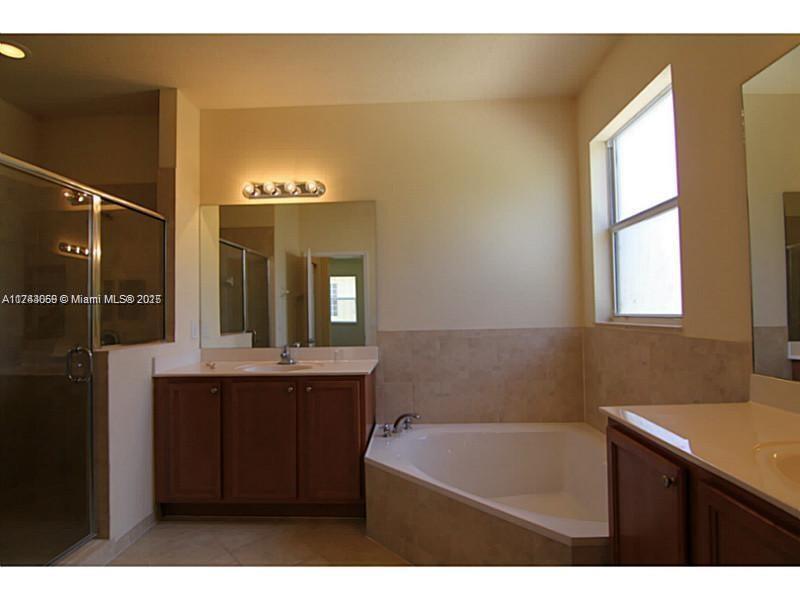 11277 NW 44th Ter