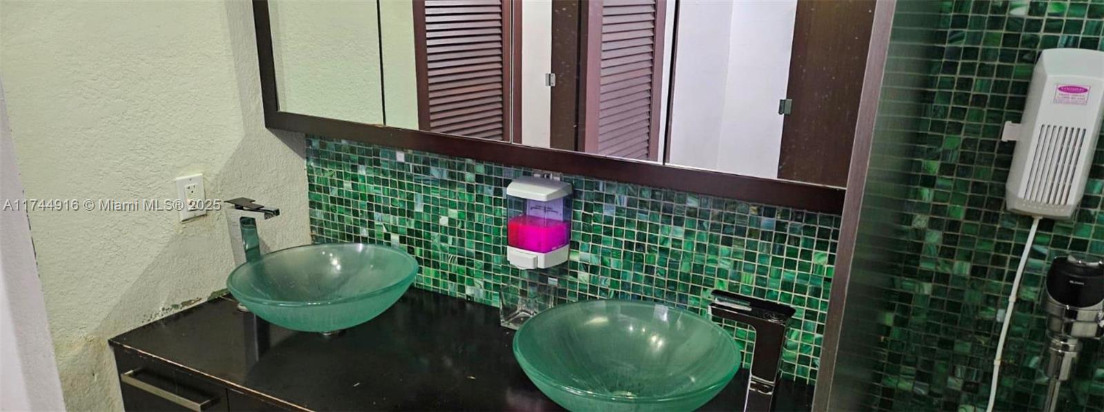 770 Ponce De Leon Blvd Unit: 2nd fl