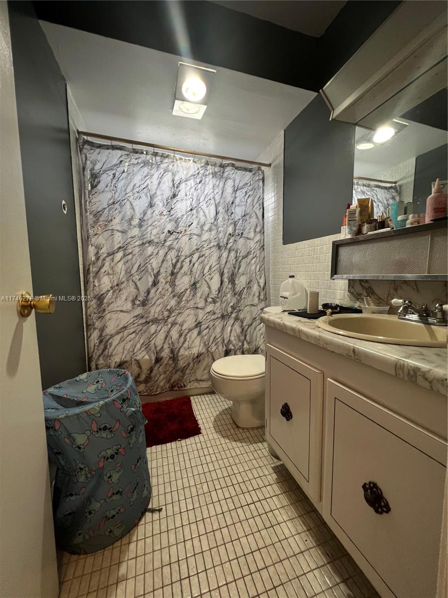 1000 NE 14th Ave # 402