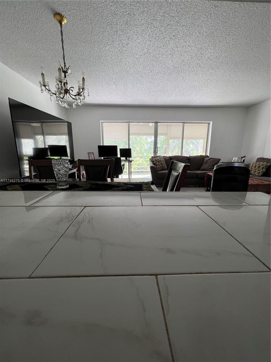 1000 NE 14th Ave # 402