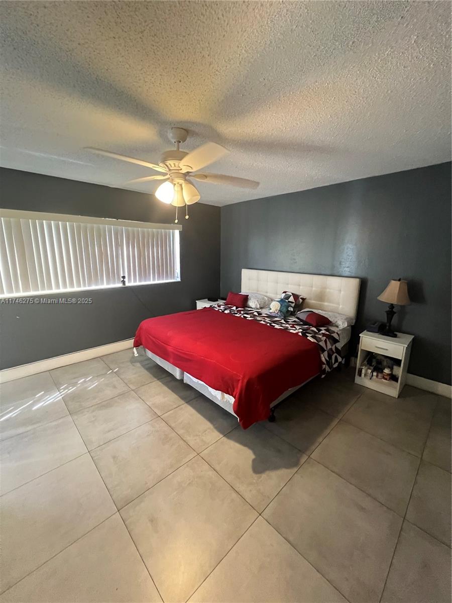 1000 NE 14th Ave # 402