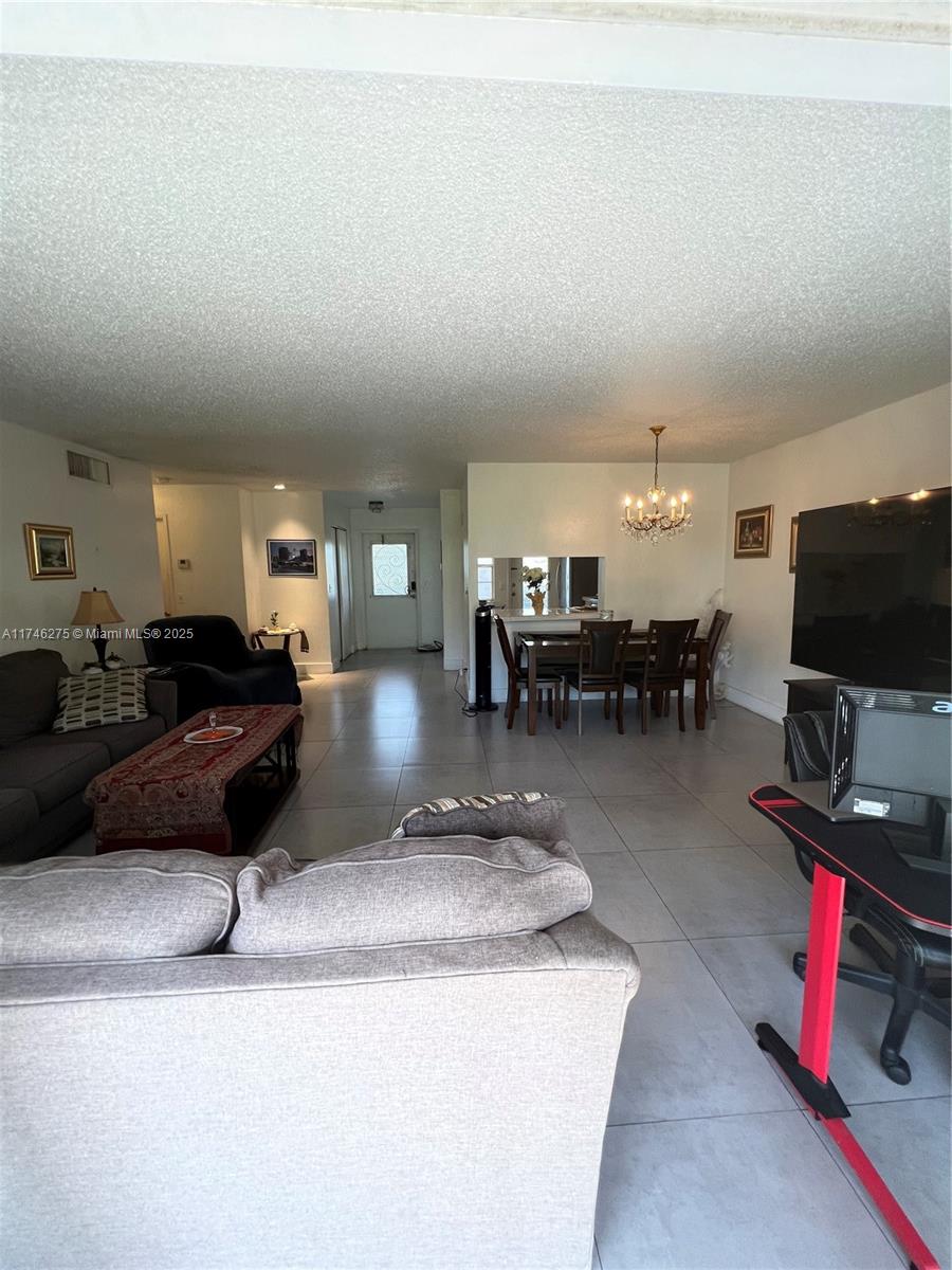 1000 NE 14th Ave # 402
