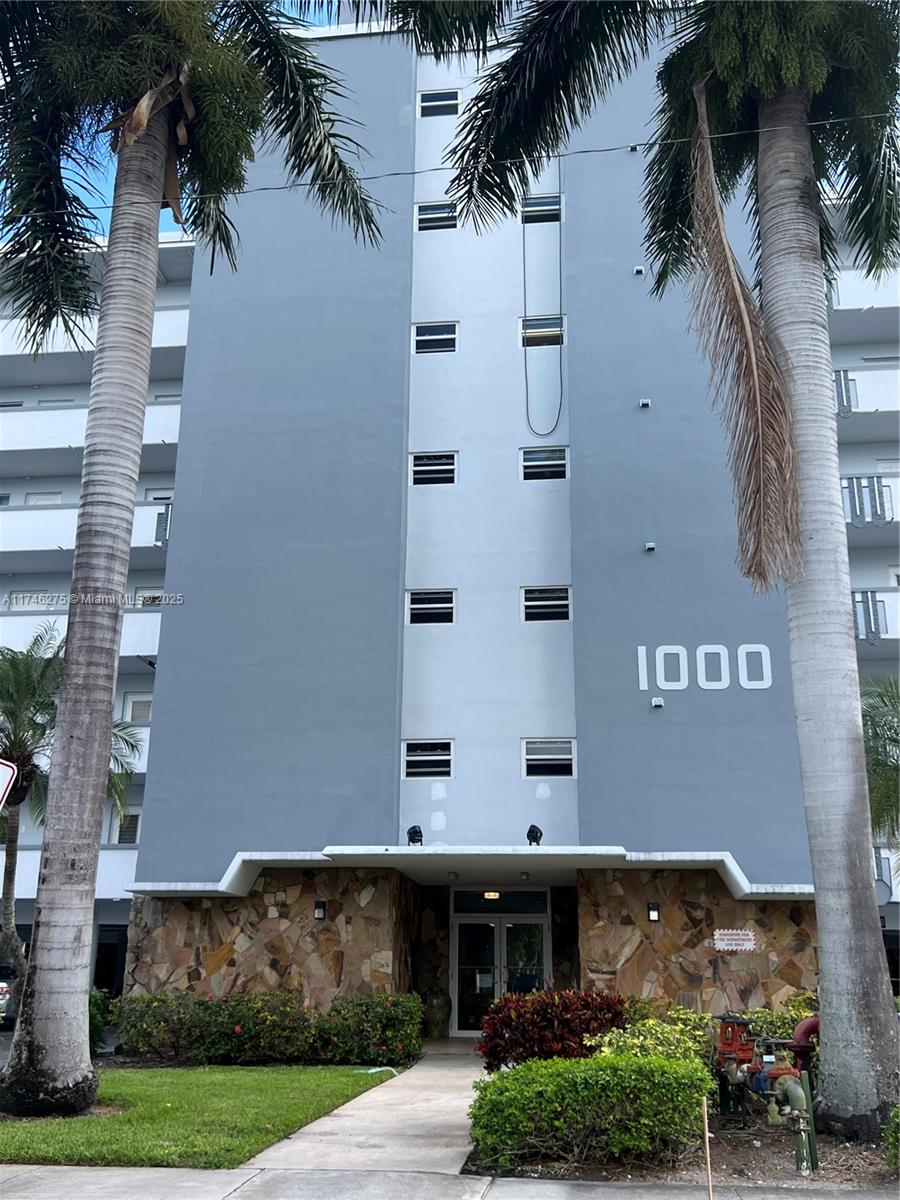 1000 NE 14th Ave # 402