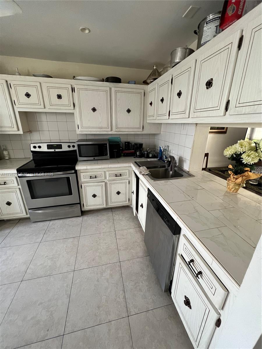 1000 NE 14th Ave # 402