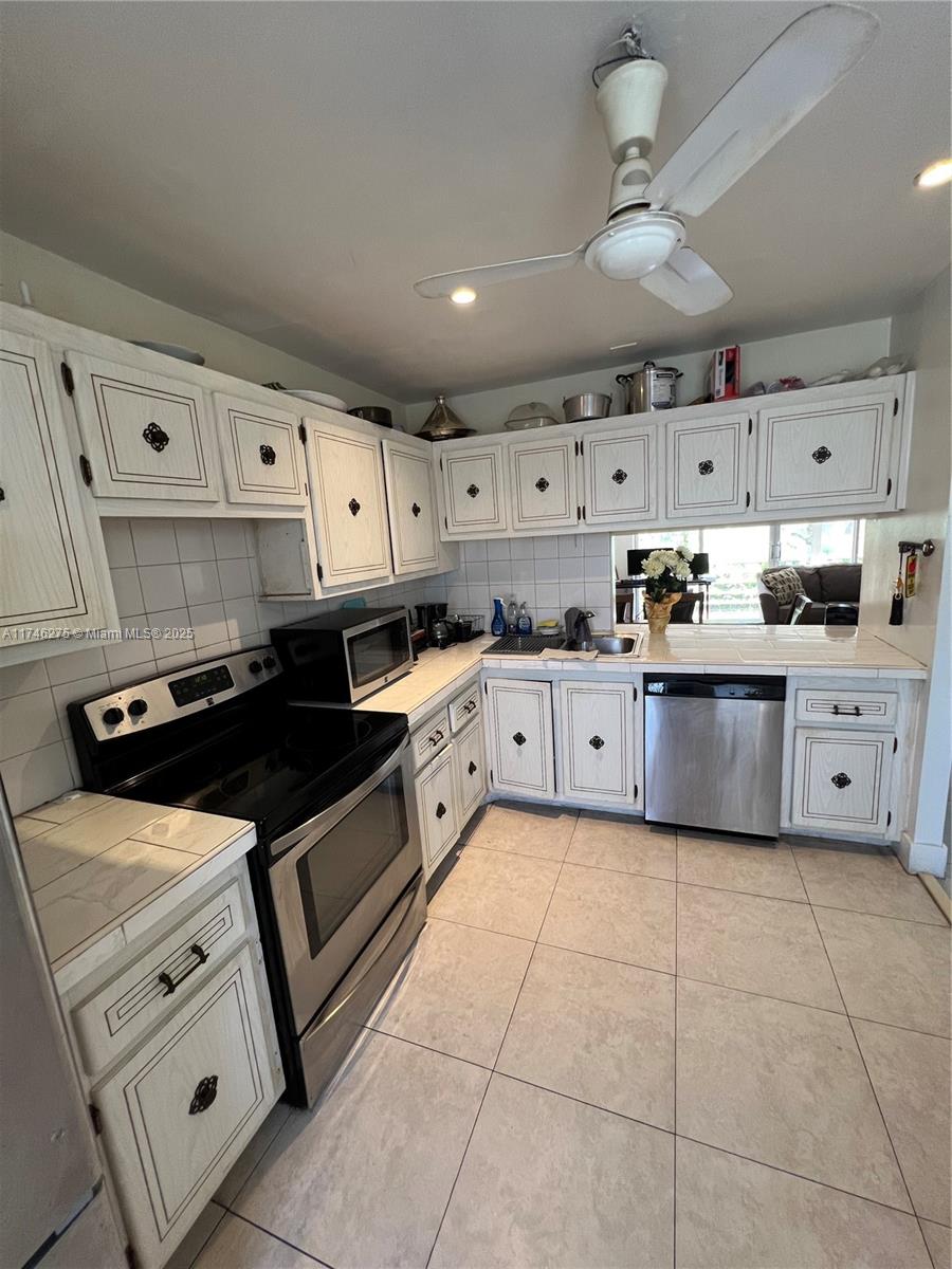 1000 NE 14th Ave # 402