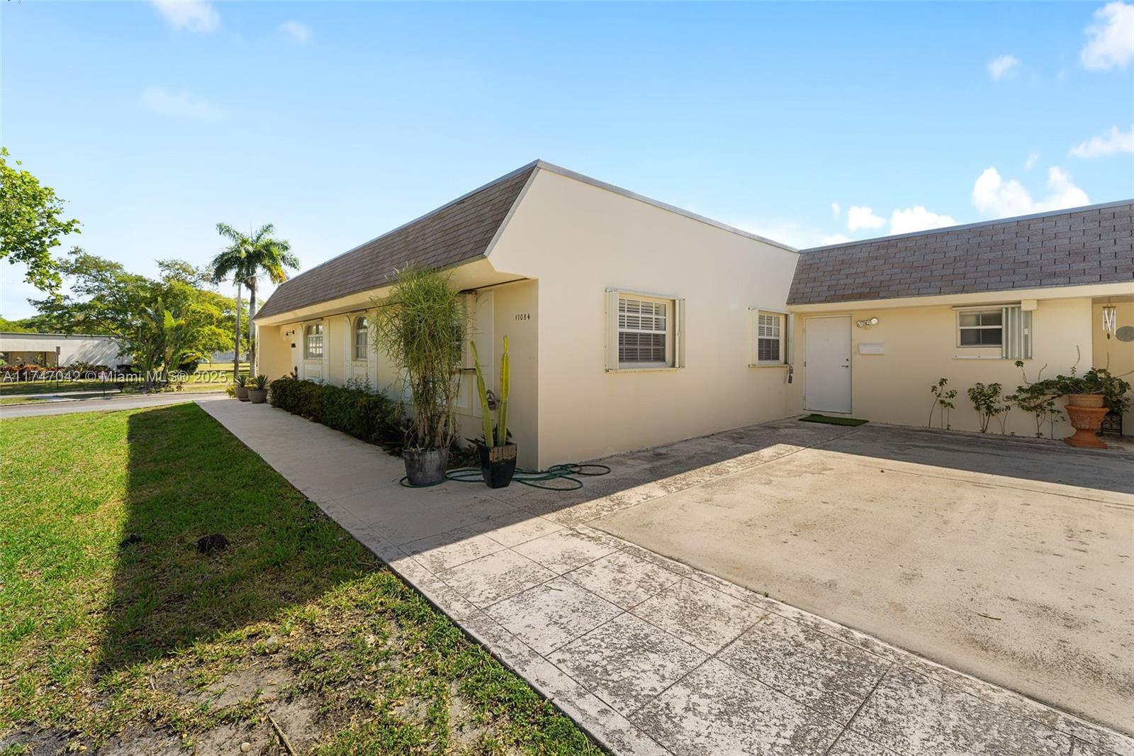 17084 SW 112th Ct # V3142, Miami Unit: V3142