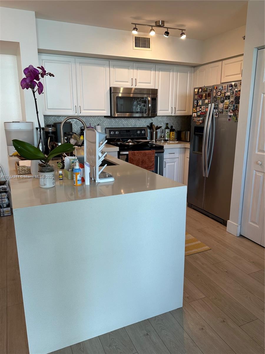 1155 Brickell Bay Dr # 908