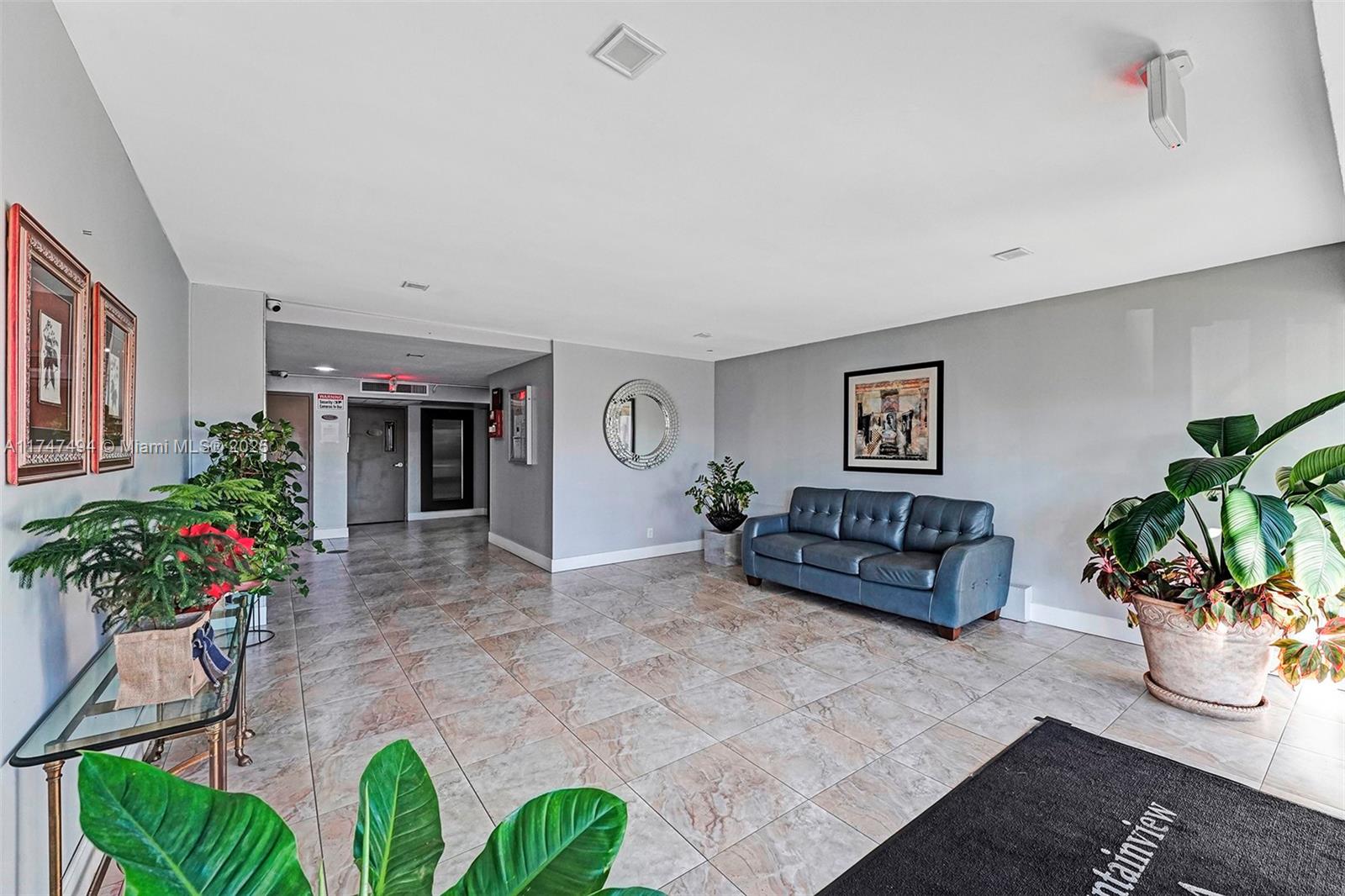 1400 NE 169th St # 305